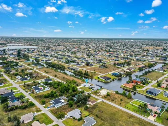 Situated On Wide Intersecting Canals