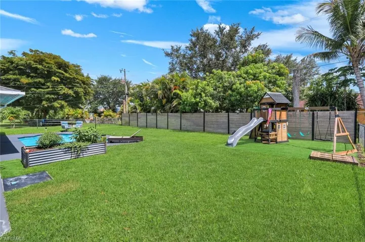 2212 Se 7th St, Cape Coral, Florida 33990