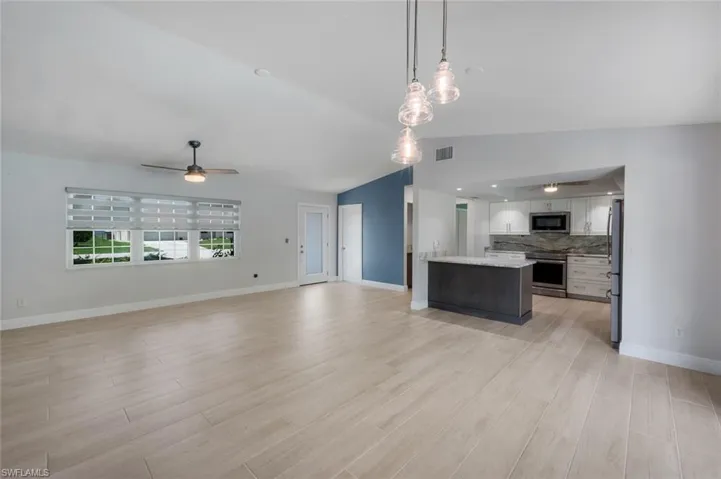 2212 Se 7th St, Cape Coral, Florida 33990