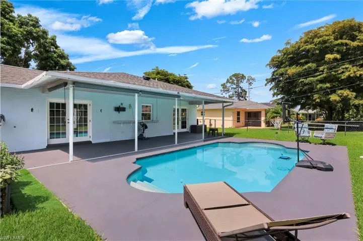 2212 Se 7th St, Cape Coral, Florida 33990