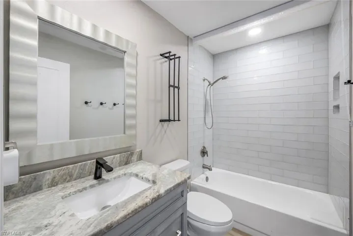 2212 Se 7th St, Cape Coral, Florida 33990