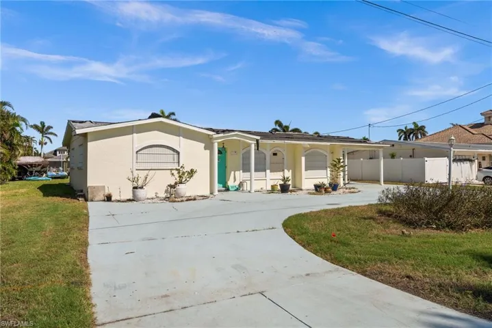 Front of 1117 Lincoln Ct
