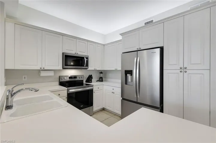460 Launch Cir 202, Naples, Florida 34108