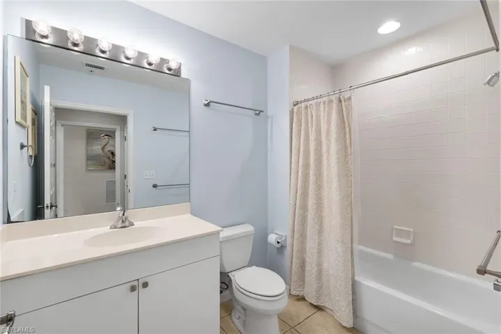 460 Launch Cir 202, Naples, Florida 34108