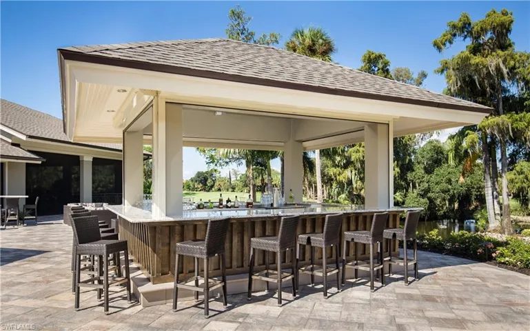 Outside Bar