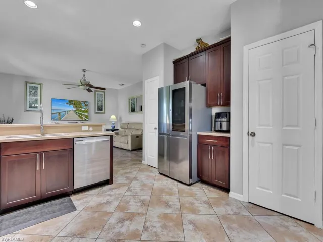 Kitchen w/ Pantry