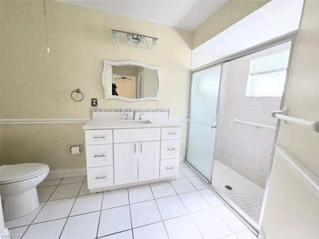 Owner's Ensuite Bathroom w/Shower