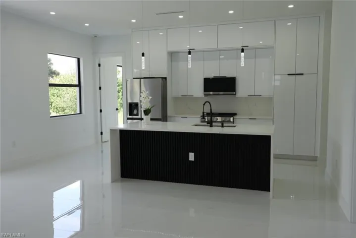 2512 40th St Sw, Lehigh Acres, Florida 33976