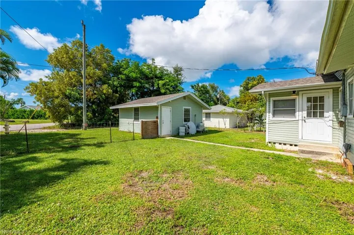 2432 Washington Ave, Naples, Florida 34112