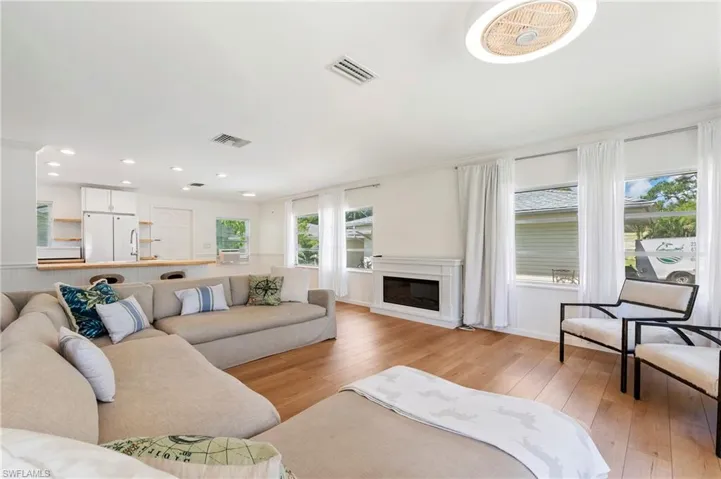 2432 Washington Ave, Naples, Florida 34112