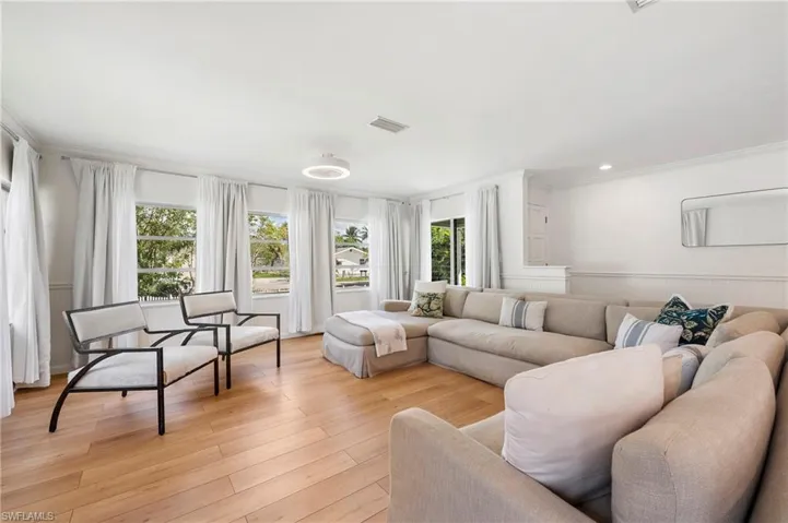 2432 Washington Ave, Naples, Florida 34112