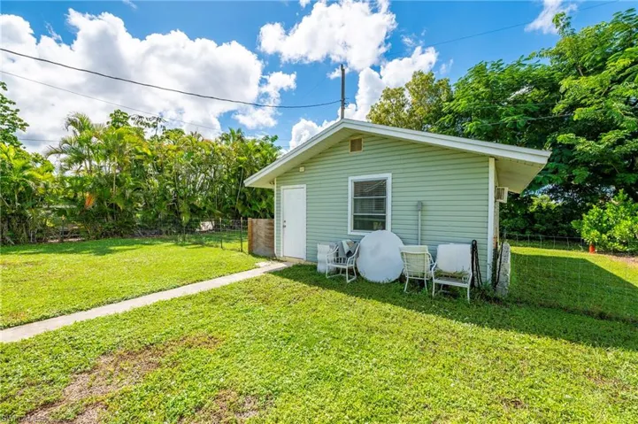 2432 Washington Ave, Naples, Florida 34112