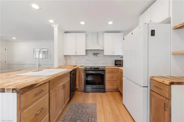 2432 Washington Ave, Naples, Florida 34112