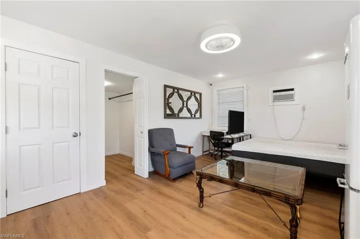 2432 Washington Ave, Naples, Florida 34112