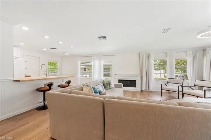 2432 Washington Ave, Naples, Florida 34112