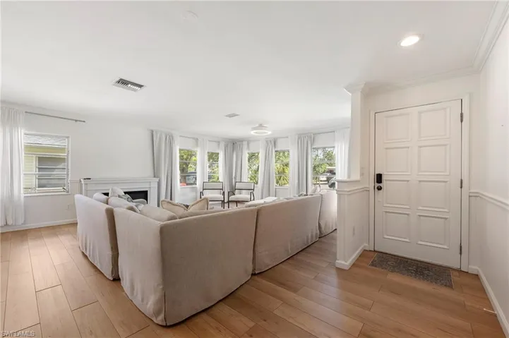 2432 Washington Ave, Naples, Florida 34112