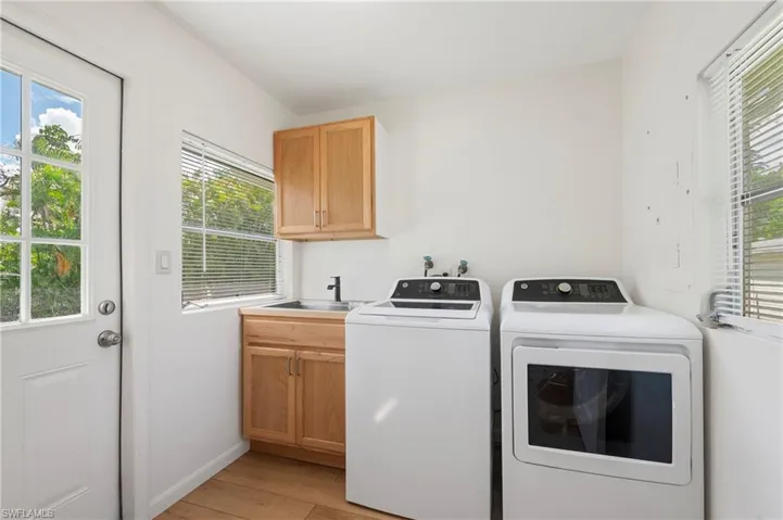 2432 Washington Ave, Naples, Florida 34112