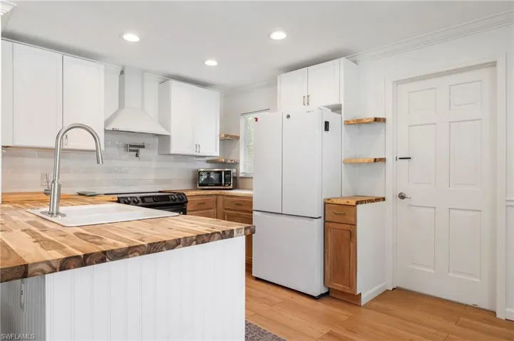 2432 Washington Ave, Naples, Florida 34112