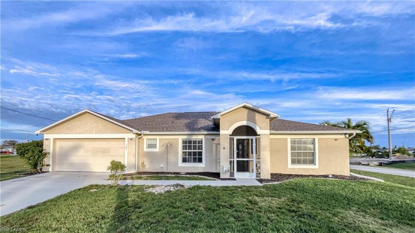 Cape Coral Pool Home 3 bed, 2 bath, 2 dens!