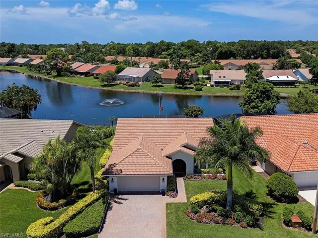 250  Fox Den  CIR, Naples, FL 34104