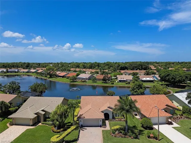 250  Fox Den  CIR, Naples, FL 34104