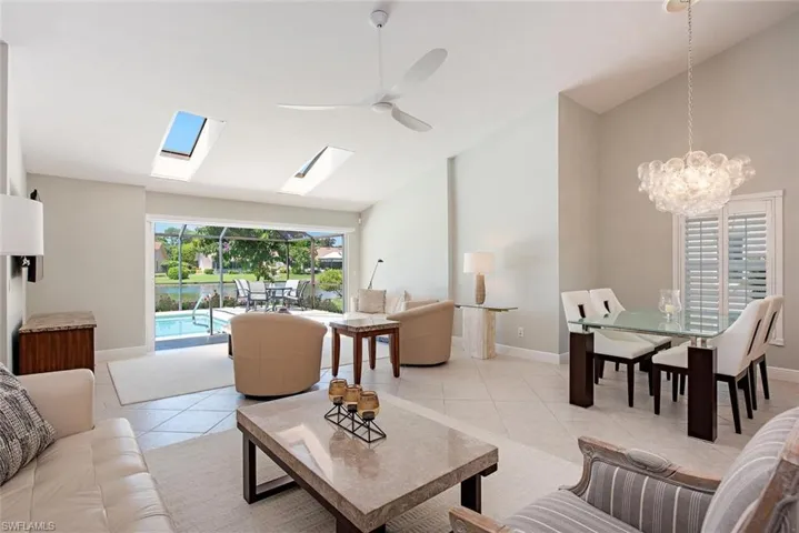 250  Fox Den  CIR, Naples, FL 34104