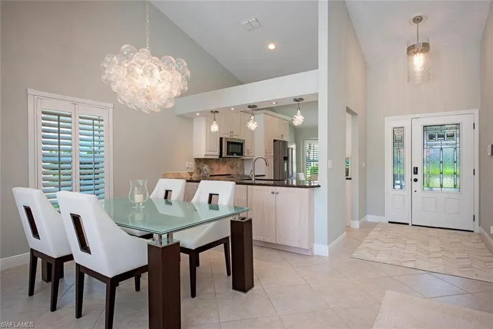 250  Fox Den  CIR, Naples, FL 34104