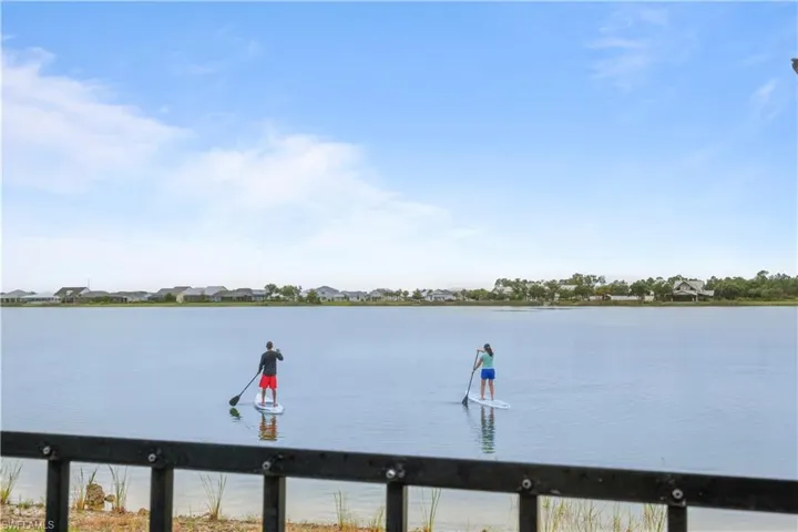 On this lake you can paddle, use a small boat, fish and enjoy.