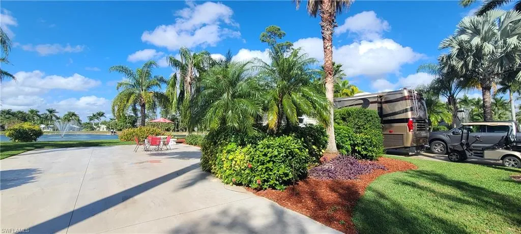 Surrounding community with a yard