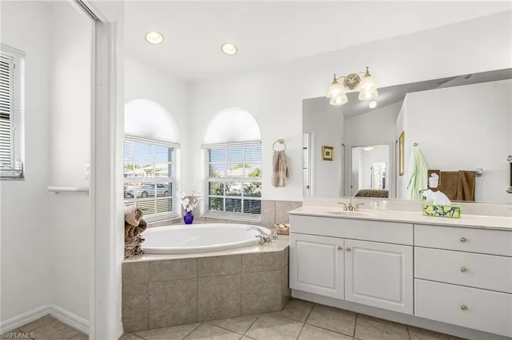 228 SE 31ST  TER, Cape Coral, FL 33904