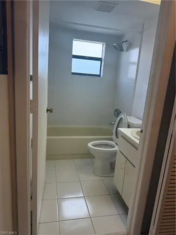 642 SE 13th  PL, Cape Coral, FL 33990