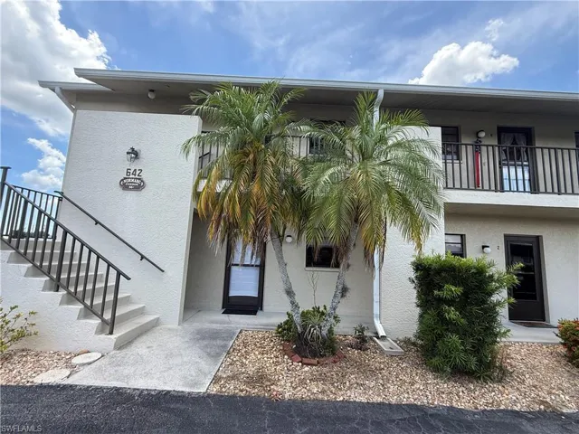 642 SE 13th  PL, Cape Coral, FL 33990