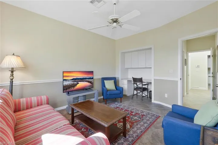 Pull Out Sofa Bed, Built In Desk, Near 3rd Bath