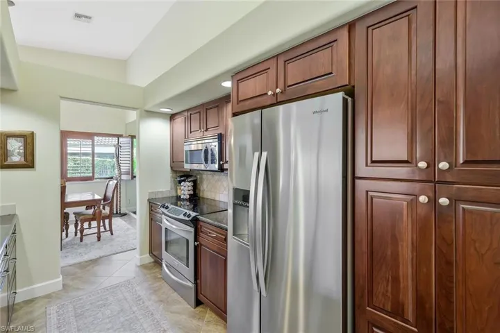 Stainless Steel Appliances, Extra Storage