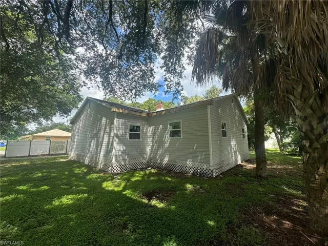 2371  Lafayette  ST, Fort Myers, FL 33901