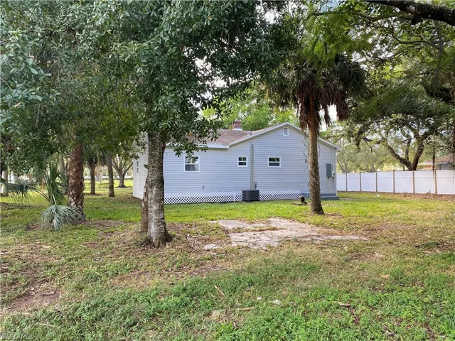 2371  Lafayette  ST, Fort Myers, FL 33901