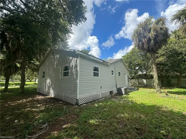 2371  Lafayette  ST, Fort Myers, FL 33901