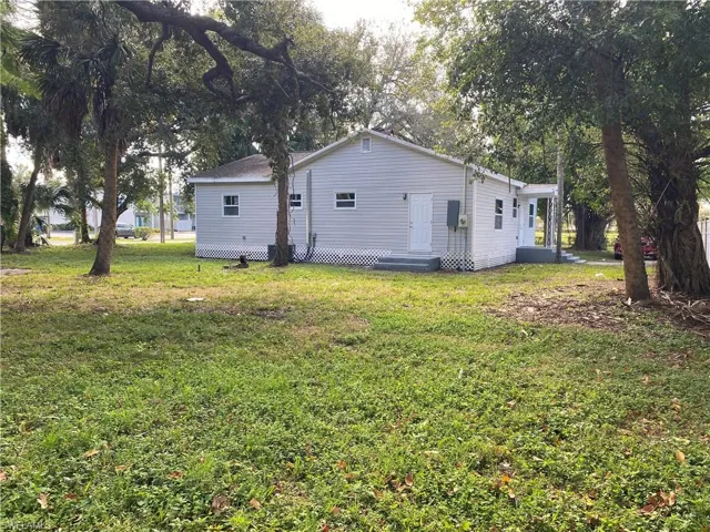 2371  Lafayette  ST, Fort Myers, FL 33901
