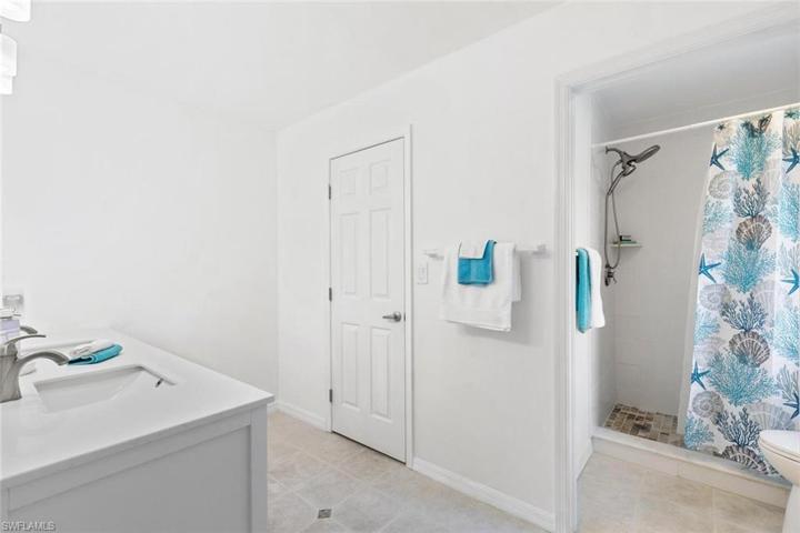 133  Johnnycake  DR, NAPLES, FL 34110