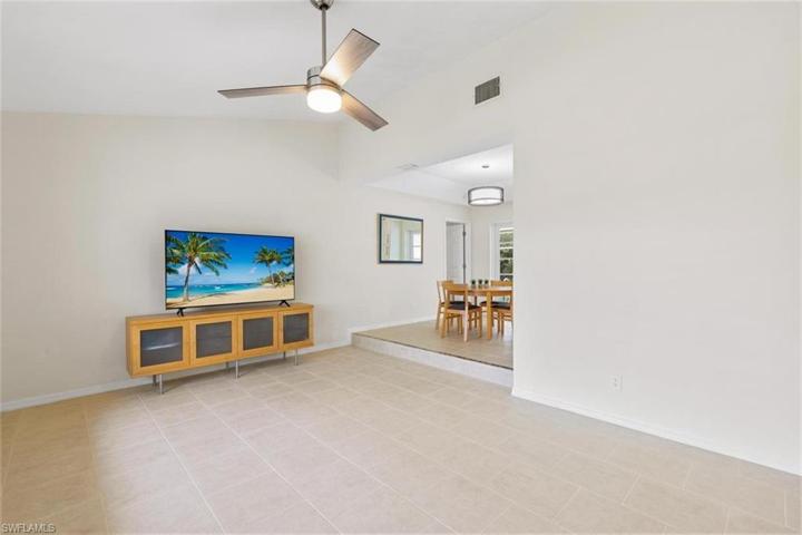133  Johnnycake  DR, NAPLES, FL 34110