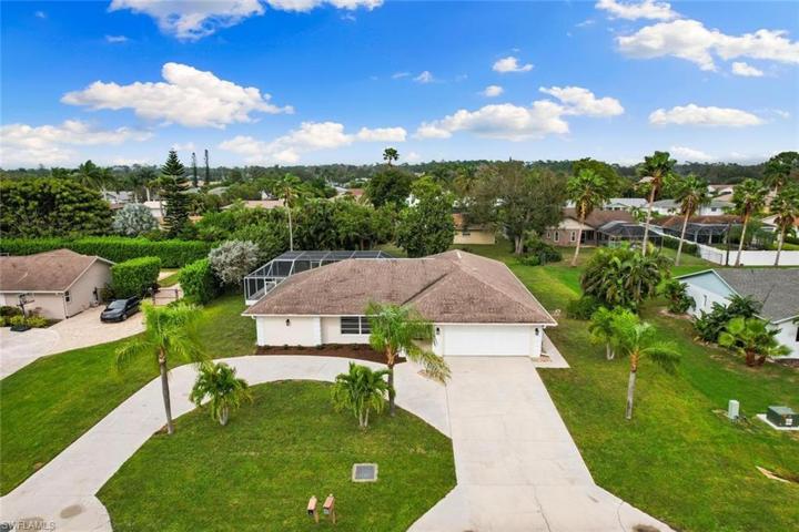 133  Johnnycake  DR, NAPLES, FL 34110