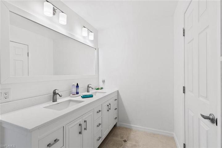 133  Johnnycake  DR, NAPLES, FL 34110