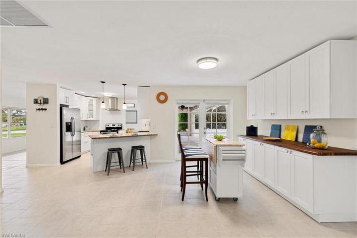 133  Johnnycake  DR, NAPLES, FL 34110