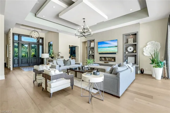 112 Hickory Rd, Naples, Florida 34108