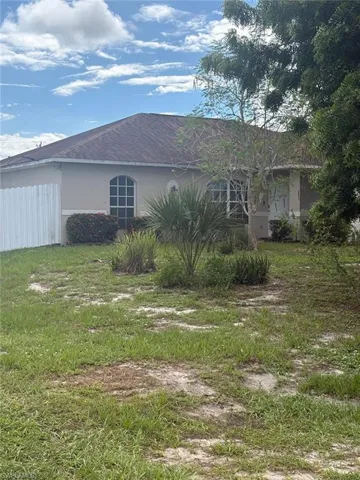 127 Blackstone Dr, Fort Myers, Florida 33913