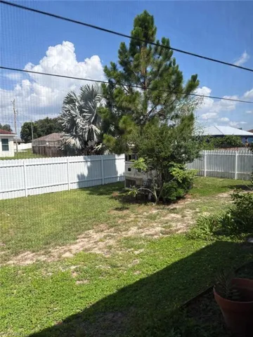 127 Blackstone Dr, Fort Myers, Florida 33913