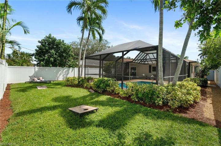 Large irrigated sod Green Area around the Lanai layers entertaining into your lifestyle as a primary resident, snowbird or high net worth rental investment.