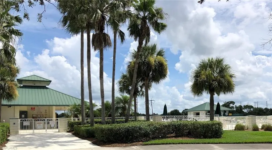 The Gateway community offers an incredible array of amenities including a community pool, golf, restaurants, walking paths, tennis, etc