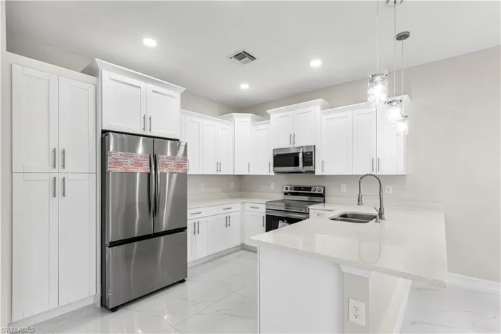 2904  33rd W ST, Lehigh Acres, FL 33971