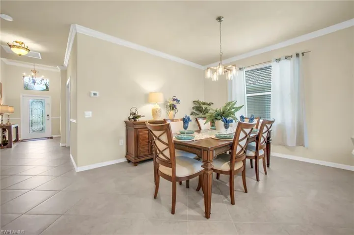 Great room / dining room combo